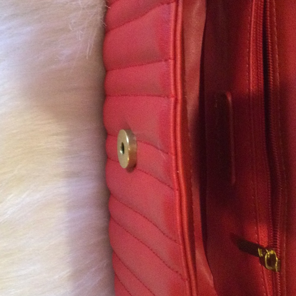 NWOT Crossbody/Shoulder Bag, red leather and chain, Chrysansmile - Picture 4 of 7